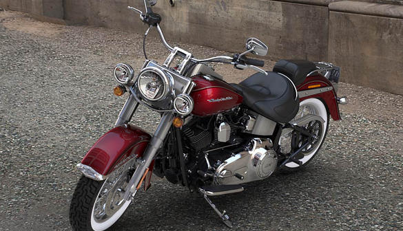 Softail Deluxe Modell 2016 in Mysterious Red Sunglo & Velocity Red Sunglo Softail Deluxe Modell 2016 in Mysterious Red Sunglo & Velocity Red Sunglo