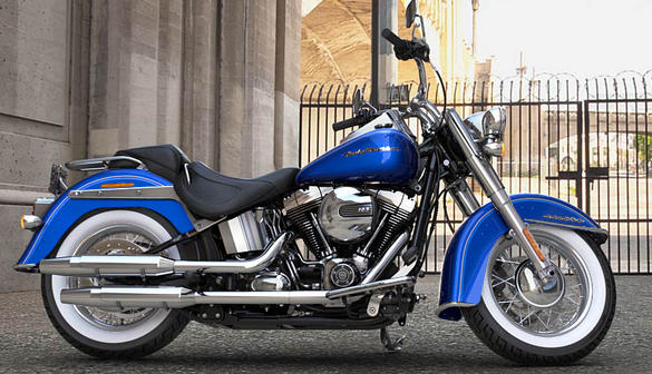 Softail Deluxe Modell 2016 in Superior Blue Softail Deluxe Modell 2016 in Superior Blue