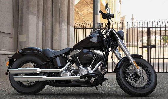 Softail Slim Modell 2016 in Vivid Black Softail Slim Modell 2016 in Vivid Black