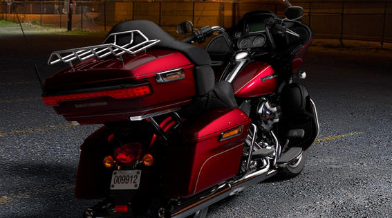 Road Glide Ultra Modell 2016 in Mysterious Red Sunglo & Velocity Red Sunglo