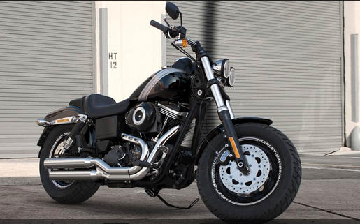 Dyna Fat Bob Modell 2016 in Vivid Black