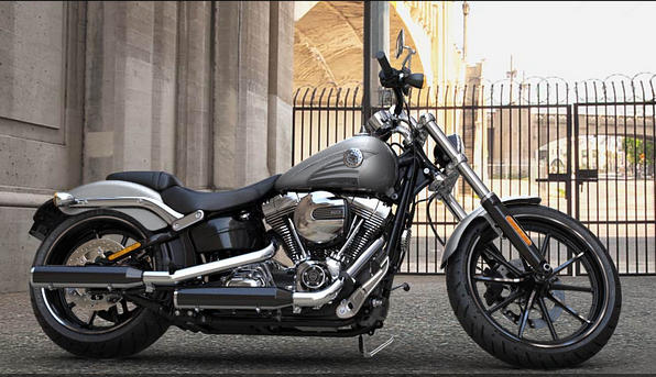 Softail Breakout Modell 2016 in Billett Silver Softail Breakout Modell 2016 in Billett Silver