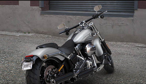 Softail Breakout Modell 2016 in Billett Silver Softail Breakout Modell 2016 in Billett Silver