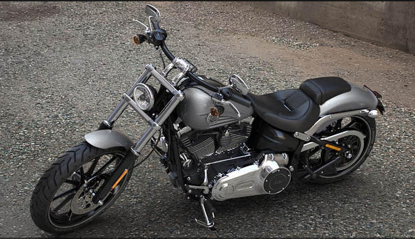 Softail Breakout Modell 2016 in Billett Silver Softail Breakout Modell 2016 in Billett Silver