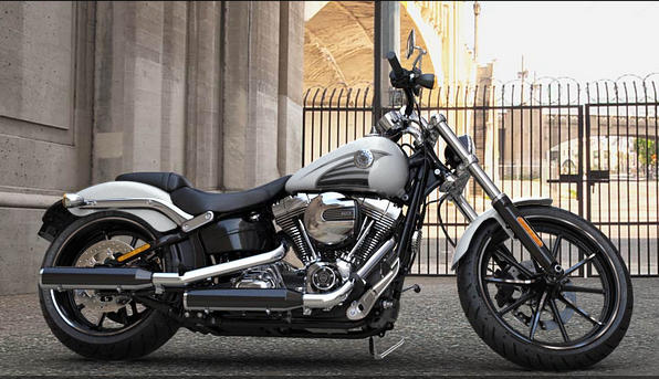 Softail Breakout Modell 2016 in Crushed Ice Pearl Softail Breakout Modell 2016 in Crushed Ice Pearl