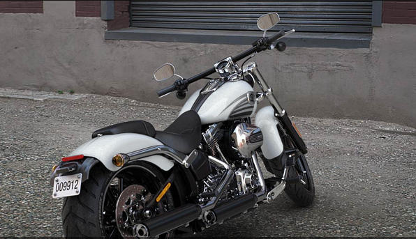 Softail Breakout Modell 2016 in Crushed Ice Pearl Softail Breakout Modell 2016 in Crushed Ice Pearl