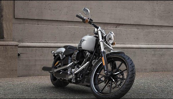 Softail Breakout Modell 2016 in Crushed Ice Pearl Softail Breakout Modell 2016 in Crushed Ice Pearl