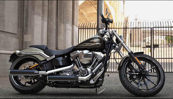 Softail Breakout Modell 2016 in Hard Candy Black Gold Flake Softail Breakout Modell 2016 in Hard Candy Black Gold Flake