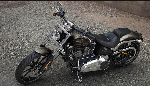 Softail Breakout Modell 2016 in Hard Candy Black Gold Flake Softail Breakout Modell 2016 in Hard Candy Black Gold Flake