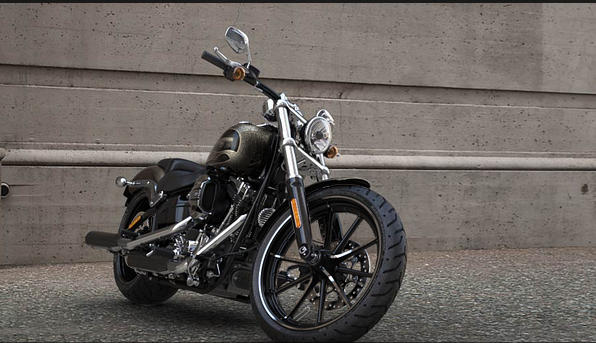 Softail Breakout Modell 2016 in Hard Candy Black Gold Flake