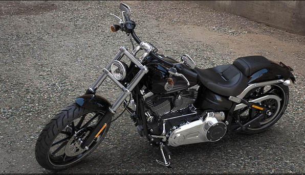 Softail Breakout Modell 2016 in Vivid Black