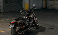 CVO Pro Street Breakout Limited Modell 2016 in Starfire Black / Starfire Black CVO Pro Street Breakout Limited Modell 2016 in Starfire Black / Starfire Black