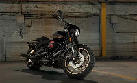 CVO Pro Street Breakout Limited Modell 2016 in Starfire Black / Starfire Black CVO Pro Street Breakout Limited Modell 2016 in Starfire Black / Starfire Black