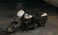 CVO Pro Street Breakout Limited Modell 2016 in White Gold Pearl / Starfire Black CVO Pro Street Breakout Limited Modell 2016 in White Gold Pearl / Starfire Black
