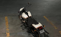 CVO Pro Street Breakout Limited Modell 2016 in White Gold Pearl / Starfire Black CVO Pro Street Breakout Limited Modell 2016 in White Gold Pearl / Starfire Black