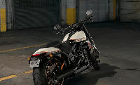 CVO Pro Street Breakout Limited Modell 2016 in White Gold Pearl / Starfire Black CVO Pro Street Breakout Limited Modell 2016 in White Gold Pearl / Starfire Black