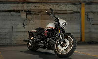 CVO Pro Street Breakout Limited Modell 2016 in White Gold Pearl / Starfire Black CVO Pro Street Breakout Limited Modell 2016 in White Gold Pearl / Starfire Black