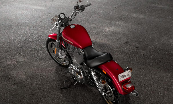 Sportster XL 883 SuperLow Modell 2016 in Velocity Red Sunglo