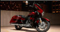 CVO Street Glide Modell 2017 in Starfire Black / Atomic Red