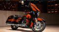 CVO Street Glide Modell 2017 in Sunburst Orange / Starfire Black