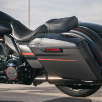 CVO Street Glide / Custom-Touring-Stil von Fender zu Fender