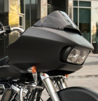 Road Glide / Rahmenmontierte Sharknose-Verkleidung