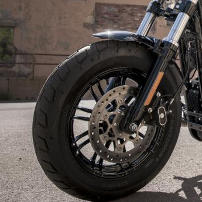 Sportster Forty-Eight / Bullige Front, breites Vorderrad