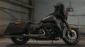 CVO Street Glide Modell 2018 in Dark Alloy & Black Denim