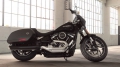 Softail Sport Glide Modell 2018 in Vivid Black