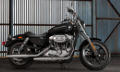 Sportster XL 883 SuperLow Modell 2018 in Vivid Black