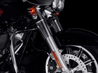 Electra Glide Standard / 49-mm-Gabel mit Dual Bending Valve Technologie