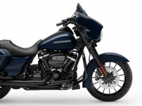 Street Glide Special / Schwarz von vorn bis hinten