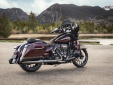 CVO Street Glide / Custom-Touring-Stil von Fender zu Fender