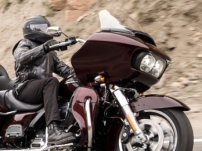 Road Glide Ultra / Rahmenmontierte Sharknose-Verkleidung