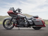 CVO Road Glide / Custom-Touring-Stil von Fender zu Fender