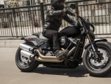 Softail Fat Bob / Hardtail-Optik bei verdeckter Federung