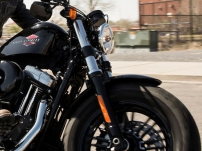 Sportster Forty-Eight / Bullige Front, breites Vorderrad