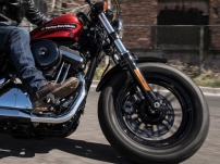 Sportster Forty-Eight Special / Wuchtiges Front-End