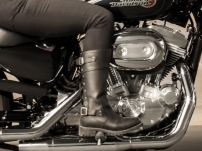 Sportster XL 883 SuperLow / Mittige Furasten