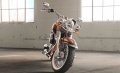 Softail Deluxe Modell 2019 in Scorched Orange / Black Denim