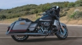 CVO Street Glide Modell 2019 in Charred Steel & Lightning Silver