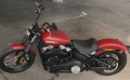 Softail Street Bob Modell 2019 in Wicked Red Denim