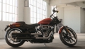 Softail Breakout Modell 2019 in Scorched Orange / Black Denim