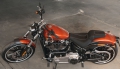 Softail Breakout Modell 2019 in Scorched Orange / Black Denim