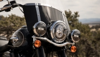 Softail Heritage Classic / Charakteristischer LED-Schein&shywerfer