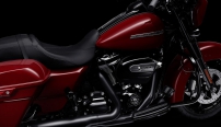 Street Glide Special / Schwarz von vorn bis hinten