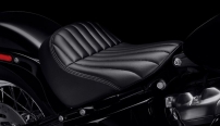 Softail Standard / Tief geschwungener Tuck-and-Roll-Sitz