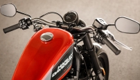 Sportster XL 1200 Roadster / Niedriger, flacher Lenker mit digitalem Tacho