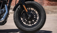 Sportster Forty-Eight Special / 9-Speichen-Gurder, 150er Gummi hinten