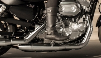 Sportster XL 883 SuperLow / Mittige Furasten